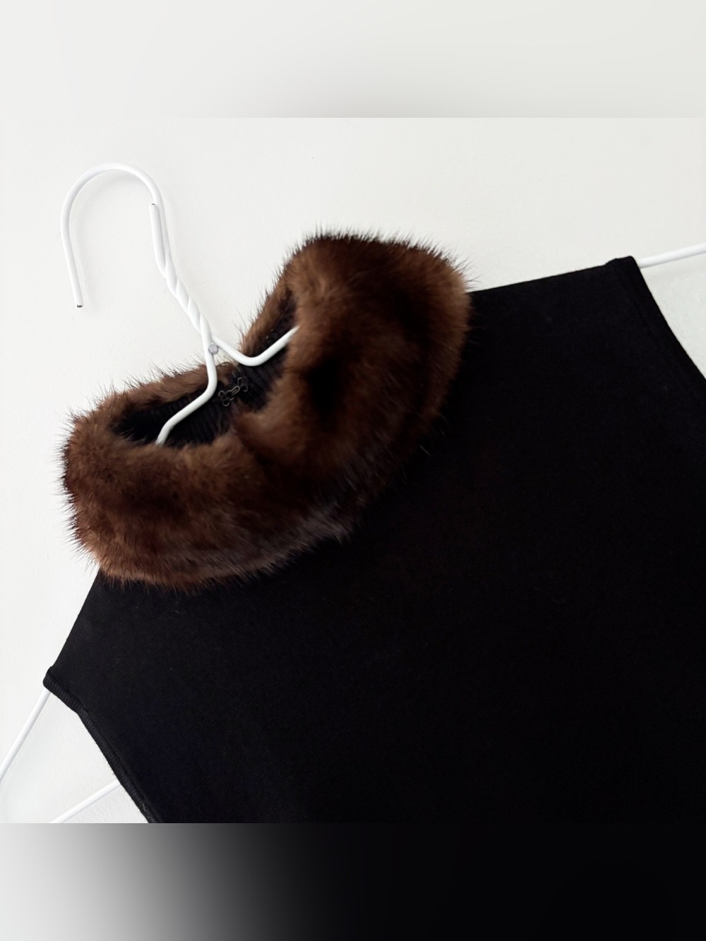VTG Harold’s 90’s Fur Collar Tank Top - Picture 4 of 6